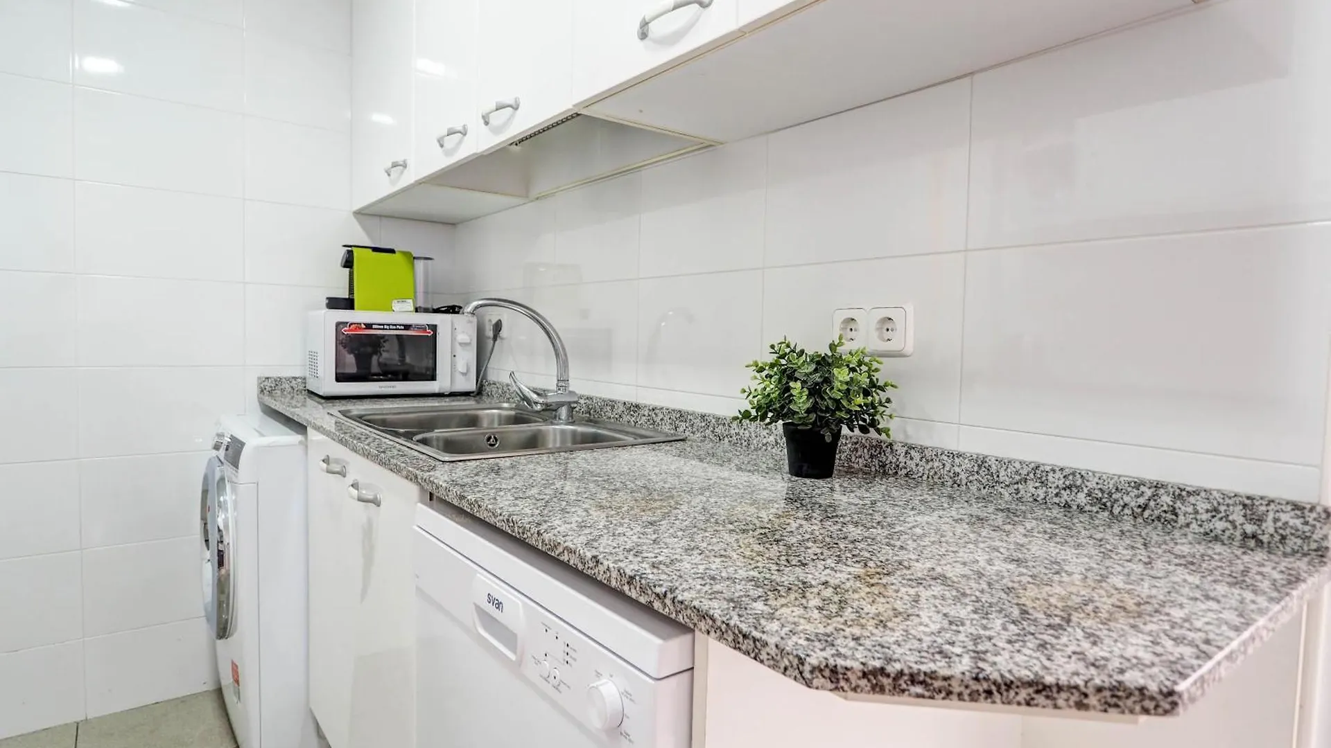 Golden Sands By Hello Homes Sitges 0*,